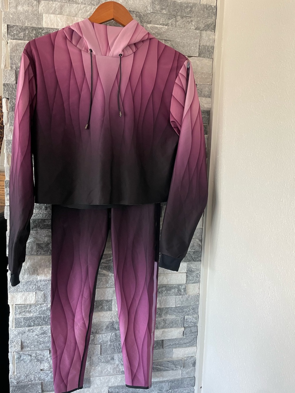 Women ULTRACOR set cropped hoodie (small) Leggings (Medium- purple & black ombré